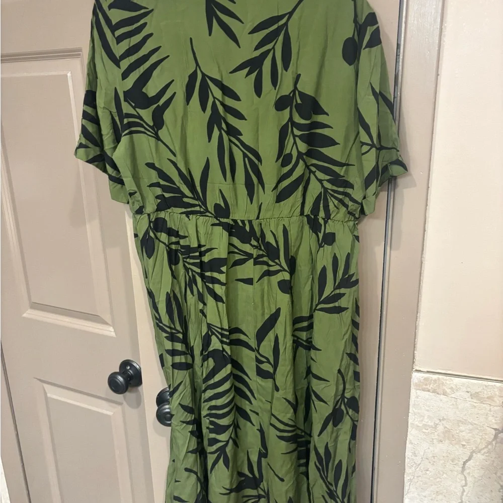 Green and Black Leaf Print Dress - Picture 3 of 3